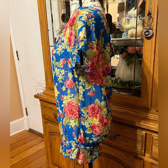 HOLLISTER Flowy, Loose-Fit Sheer Bold Floral 🌺 - Picture 5 of 13